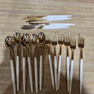 Gold & Ivory plastic cutlery set